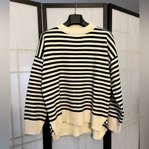 Striped sweater. Brand Mollis. One size.